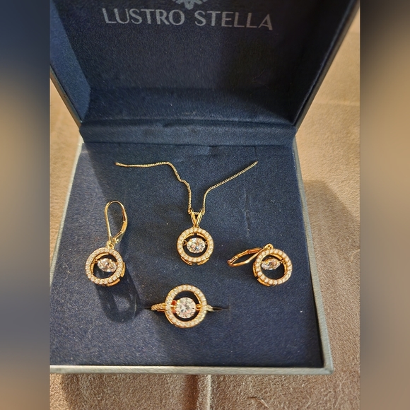 Lustrous Stella Dancing Halo CZ Jewelry Set - Picture 1 of 1